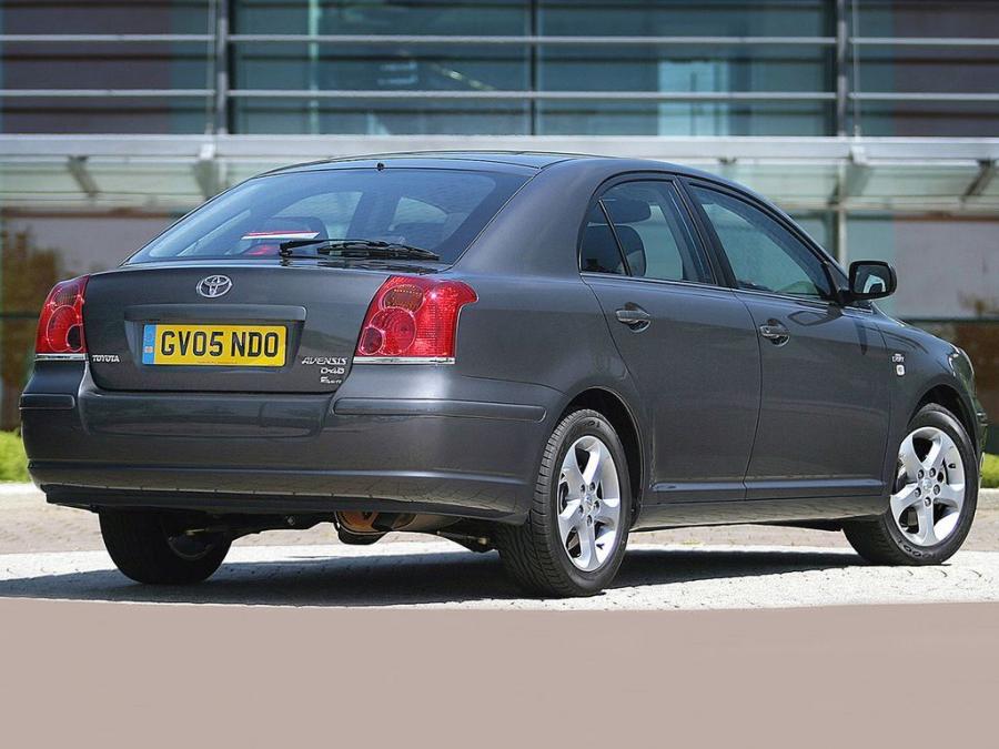  Toyota Avensis Hatchback 2003 года  (UK) (фото 2 из 5)